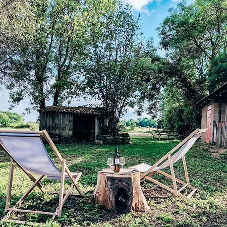 Dans Corps De Ferme - Acces Jardin Arbore
